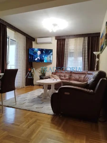 Квартира з 3 спальнями та 2 ванними кімнатами
