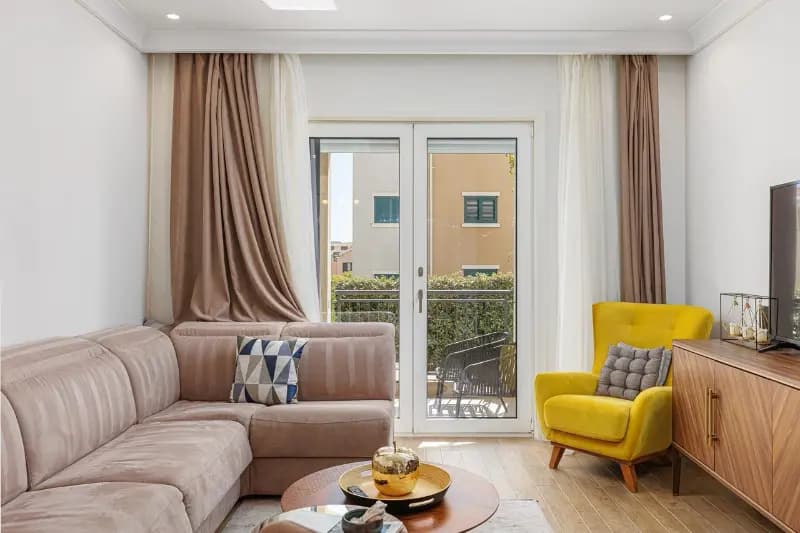 Apartment mit Terrasse und Garten in Luštica Centrale