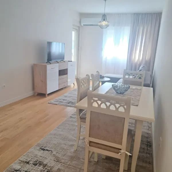Оренда, однокімнатна квартира, 46м², Central Point, Подгориця