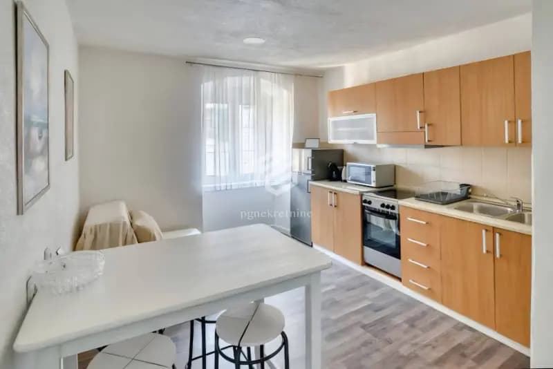Jednosoban stan 34m2 + ostava 2m2 + magacin 6m2, Stari grad – Kotor