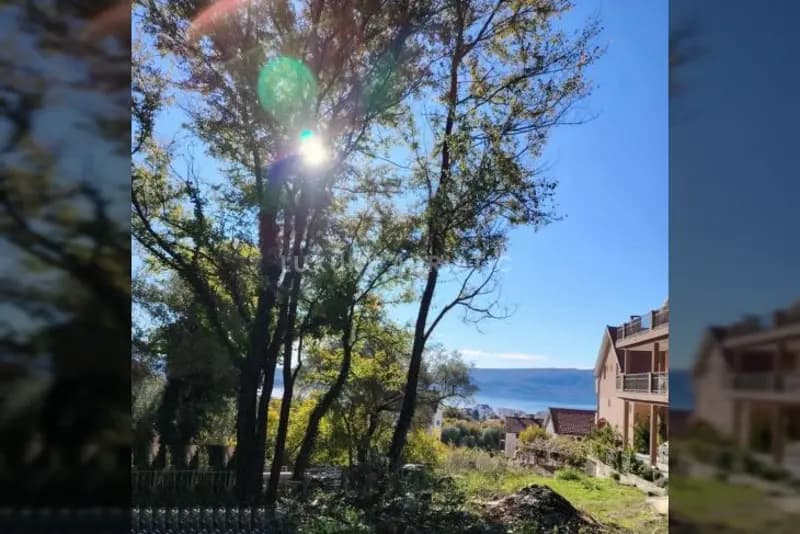 Deniz manzaralı Tivat'ta kentsel arazi