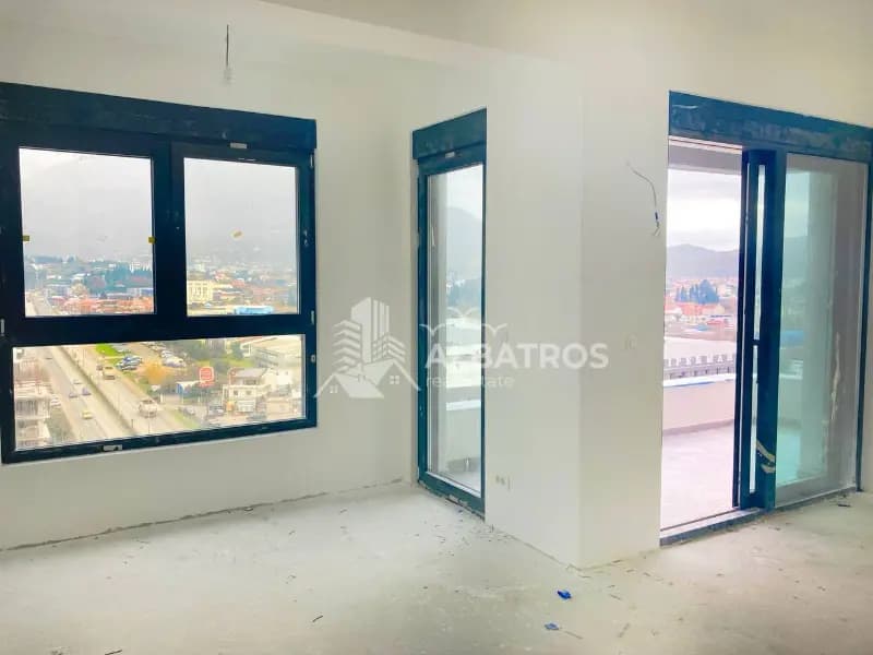 Prodaje se dvosoban stan od 74m² u novogradnji u centru Bara
