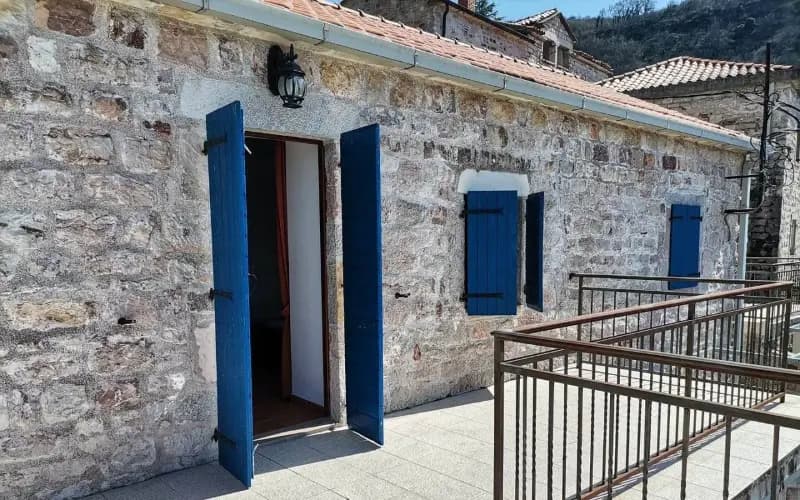 Izdavanje, kuća, 120m², Przno, Budva