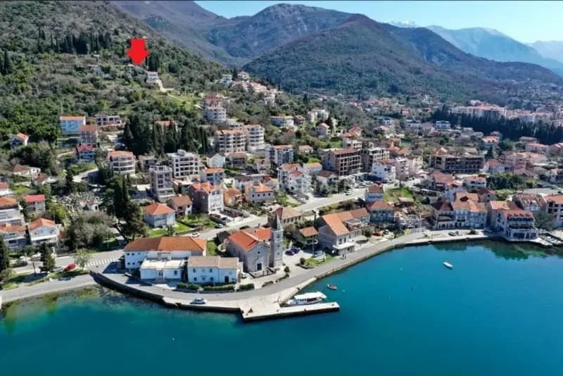 Tivat'ta eski taş evli arsa – Donja Lastva