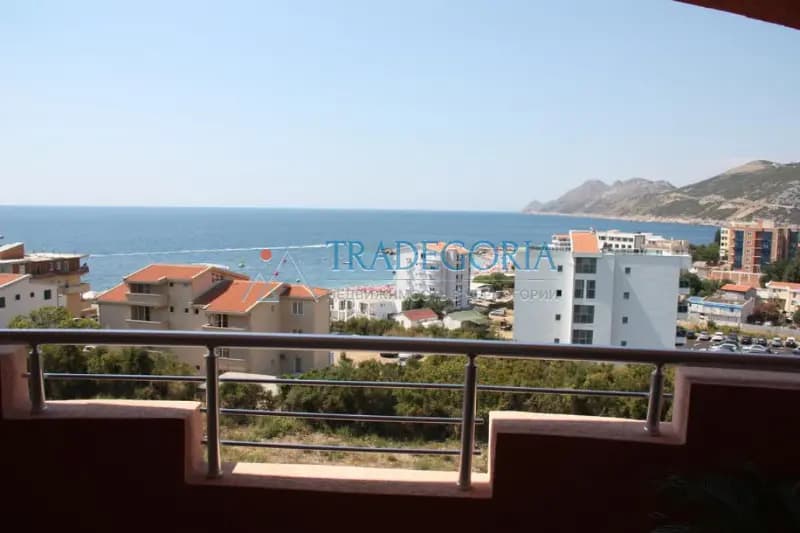 Barska Riviyerası'nda, plaja 300 metre mesafede, dört katlı mini otel.