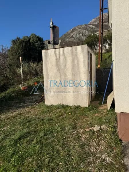 Kuća na prodaju sa pogledom na Jadran u živopisnom Sutomoru, Barska rivijera