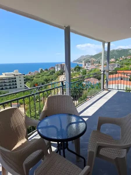Three-bedroom apartment with sea view in Dobre Vode
