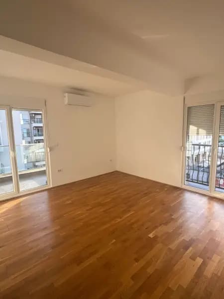 Оренда, двокімнатна квартира, 62м², Старий Аеродром, Подгориця