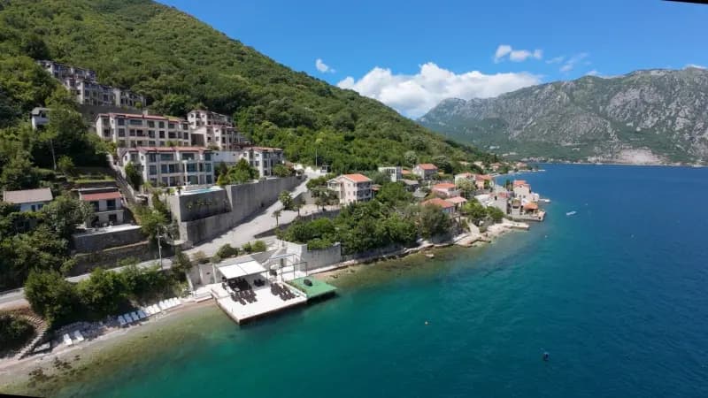 Trosoban stan s pogledom na more i terasom od 150 m² u Kostanjici