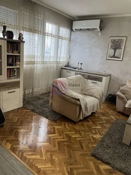 Izdavanje, trosoban stan, 100m², Stara Varoš, Podgorica