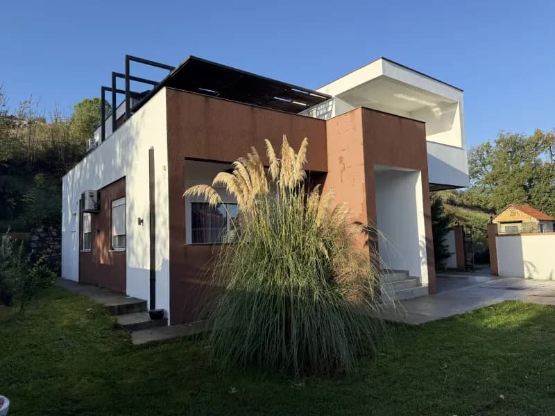 Verkauf, Villa, 260m², Gornja Gorica, Podgorica