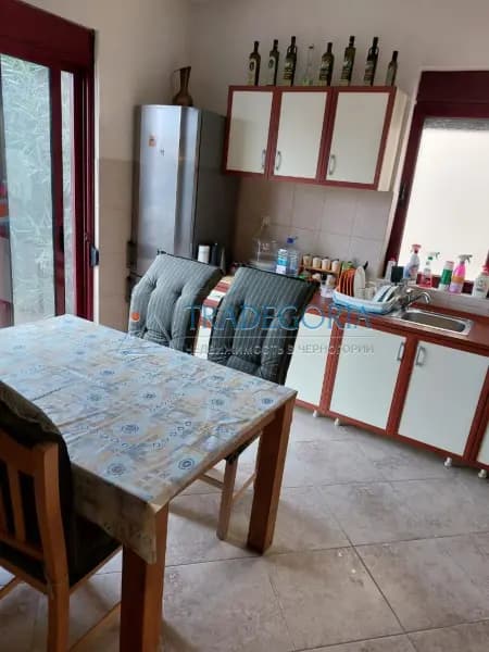 Na prodaju se nudi kuća od 155 m2 sa placem od 322 m2 u predgrađu Ulcinja (Donji Štoj).