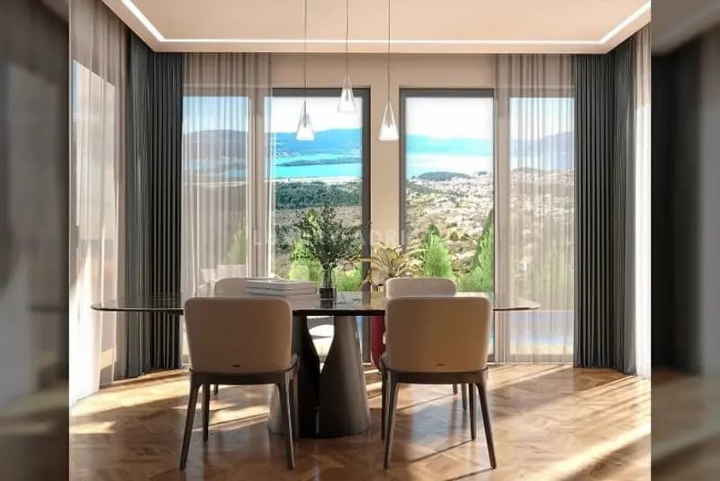 Tivat yakınlarında komplekste 4 yatak odalı yeni ev